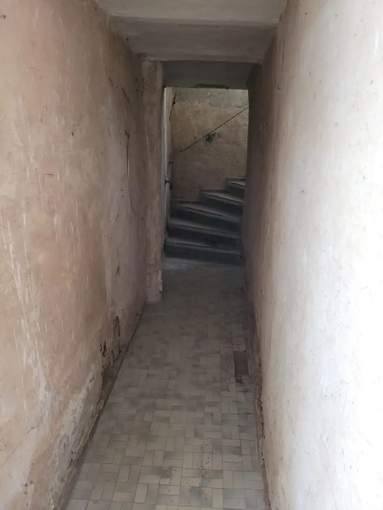 Aufgeräumter Gang nach Entrümpelung