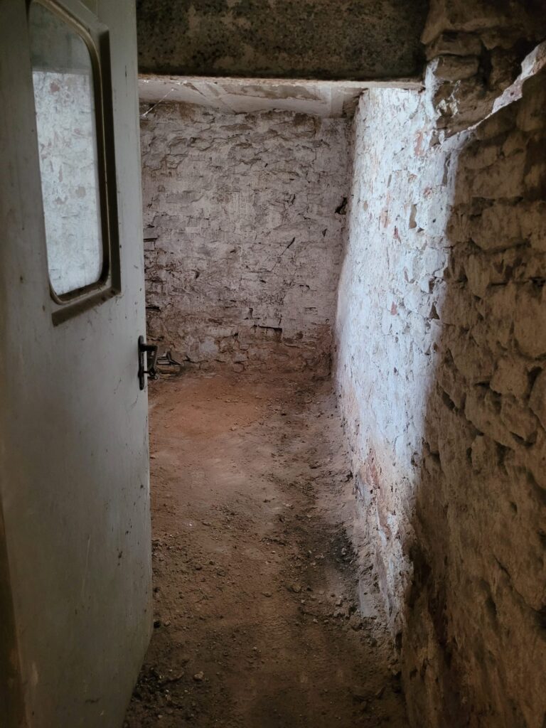 Aufgeräumter Raum nach Entrümpelung